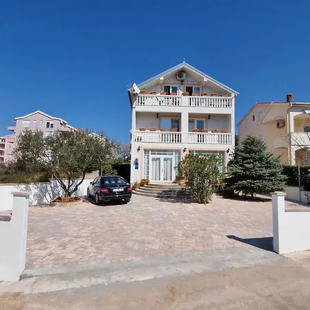 Guest house Residence Romansa 3*