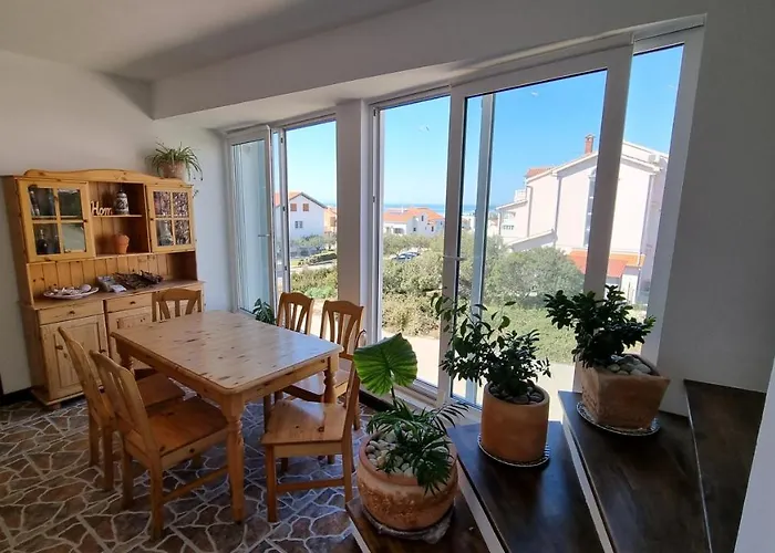 Romansa בית הארחה