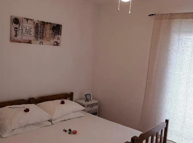 Romansa בית הארחה