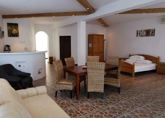 Romansa בית הארחה 3*